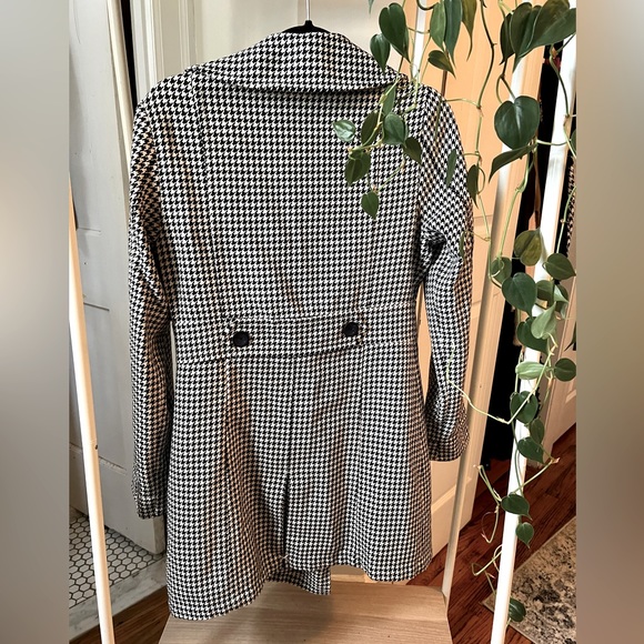 Mid-length Houndstooth Volcom Coat - Picture 4 of 4